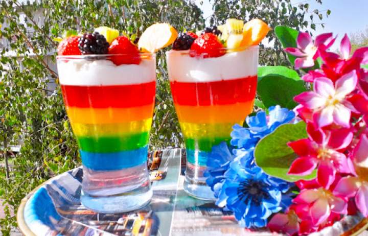 Tęczowy deser „Rainbow in Glass”