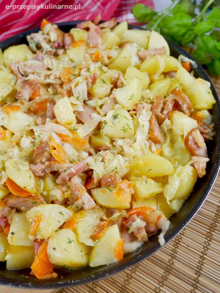 Wiejski garnek z ziemniakami i kiełbasą – pyszny obiad dla całej rodziny