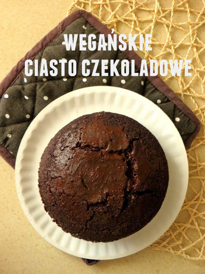 Wegańskie ciasto czekoladowe – wilgotne i pyszne