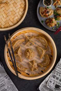 Chińskie pierożki jiaozi z wieprzowiną