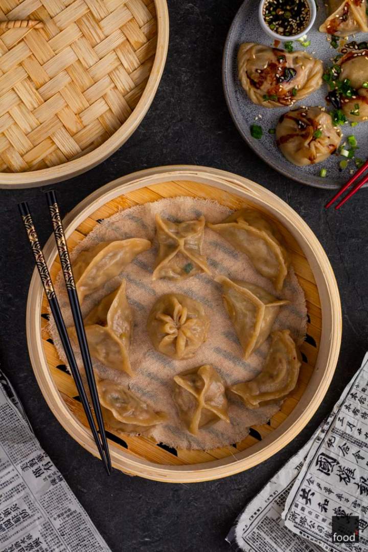 Chińskie pierożki jiaozi z wieprzowiną