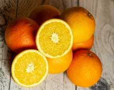 Świeżo wyciskany sok z pomarańczy – naturalny zastrzyk witaminy C!