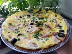 Omlet z pieczarkami i oliwkami
