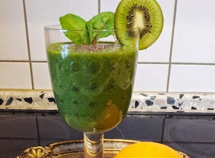 boćwina + pomarańcza + kiwi + banan + chia + młoda pszenica + kolendra