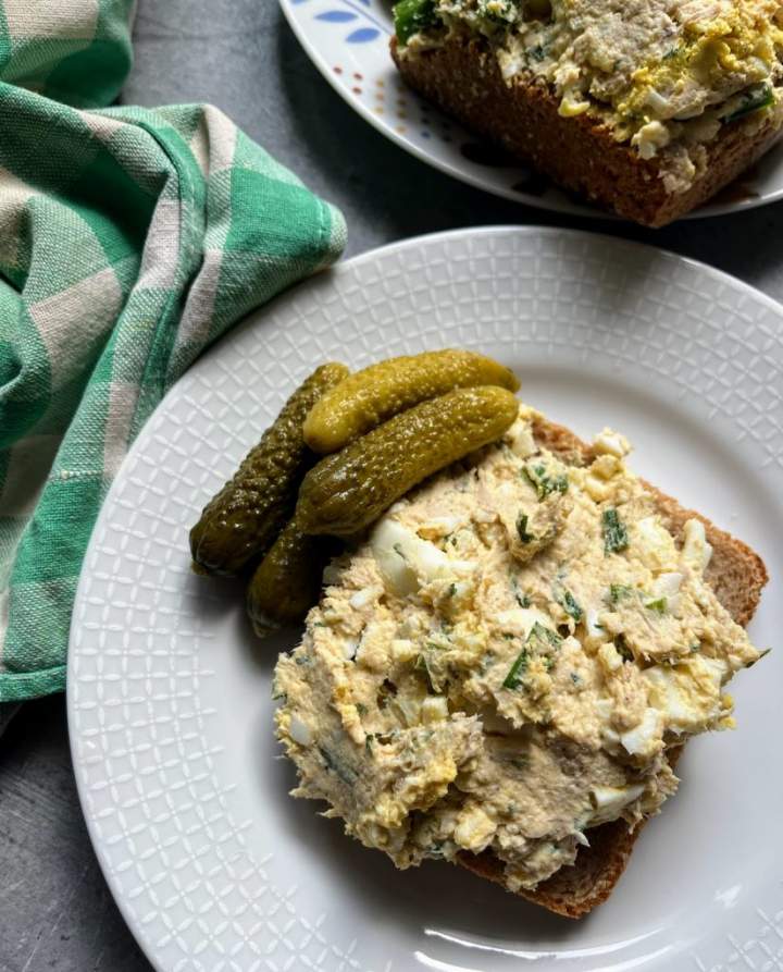 Pasta z gotowanego kurczaka i jajek. Genialny sposób na wykorzystanie mięsa z rosołu :)