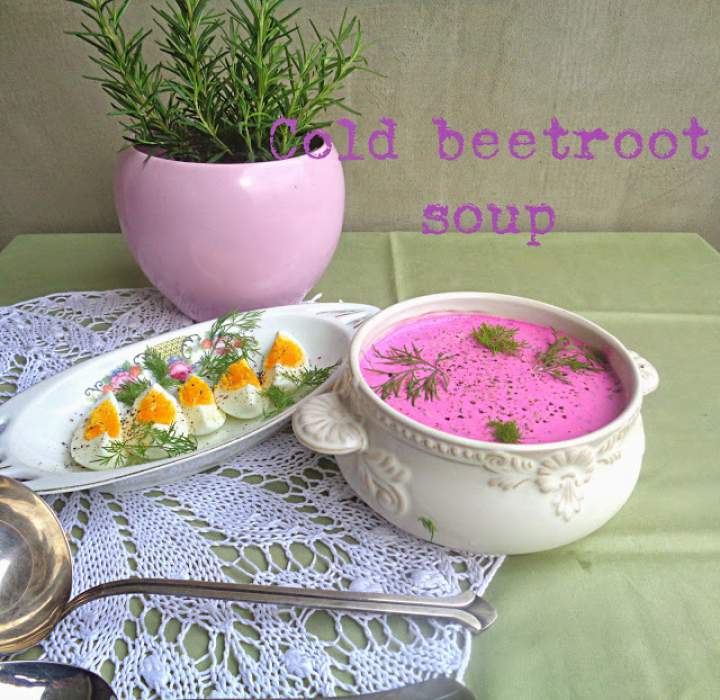 Chłodnik z botwinki z niebieskim w tle – Cold beetroot soup