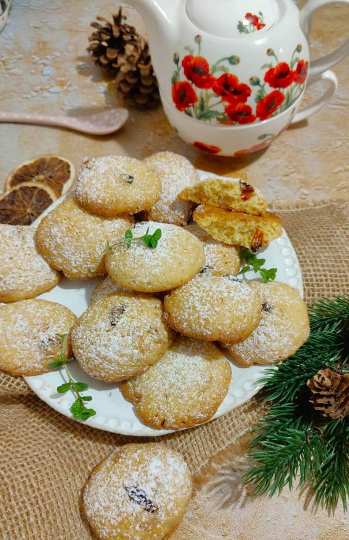 Domowe ciasteczka z jagodami goji i kandyzowanym aloesem