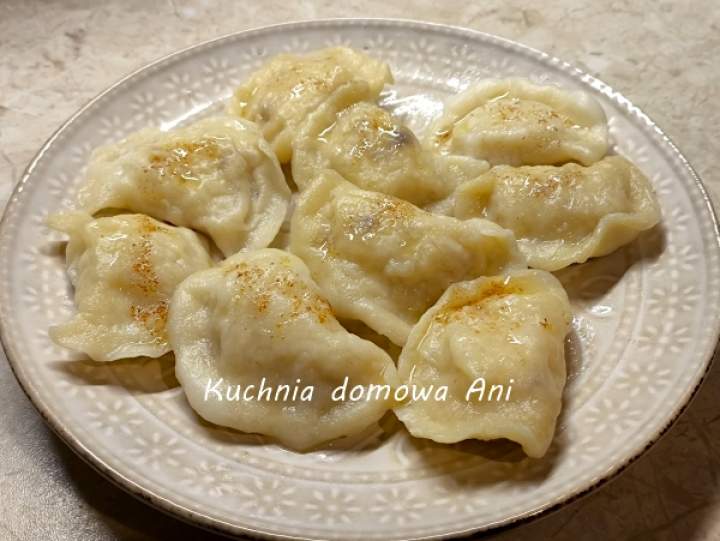 Pierogi z wędzonym twarogiem i ziemniakami