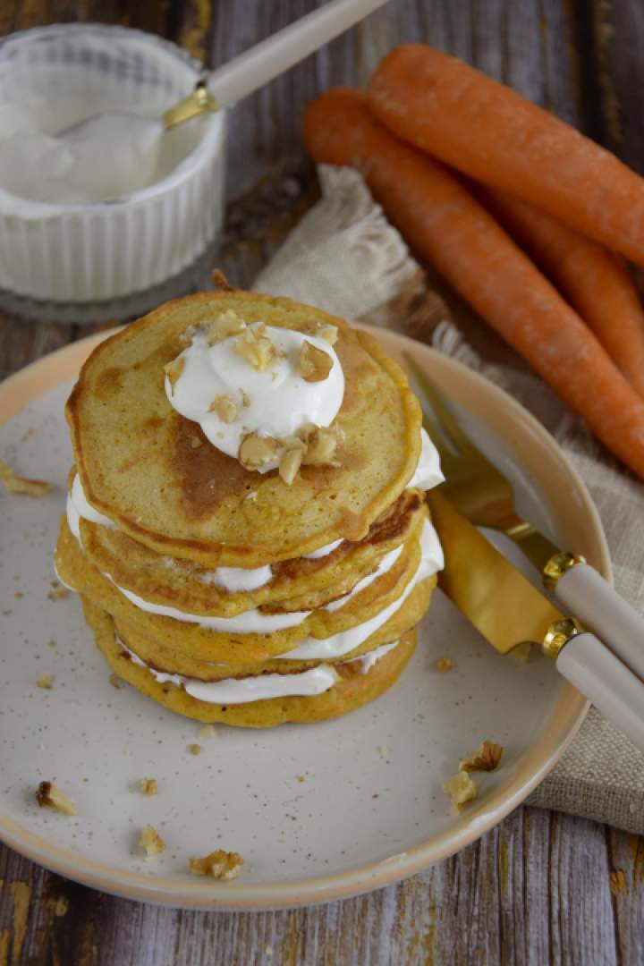 Marchewkowe pancakesy z waniliową polewą