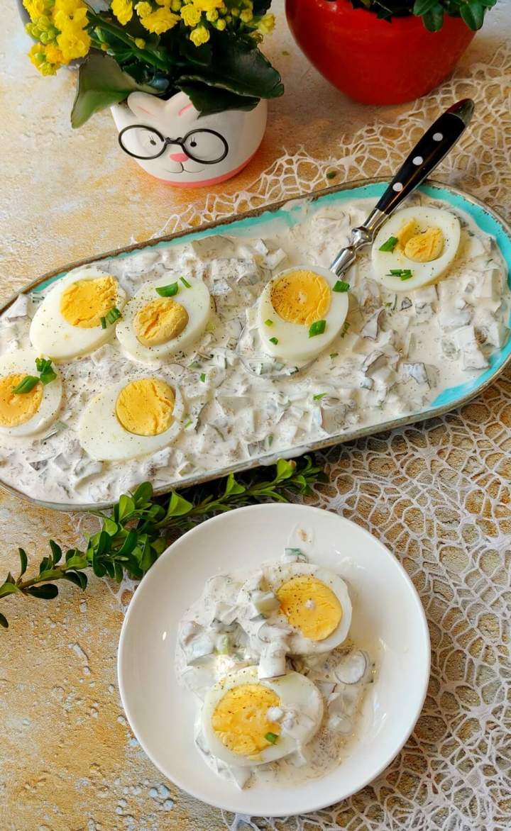 Jajka w sosie z marynowanymi podgrzybkami
