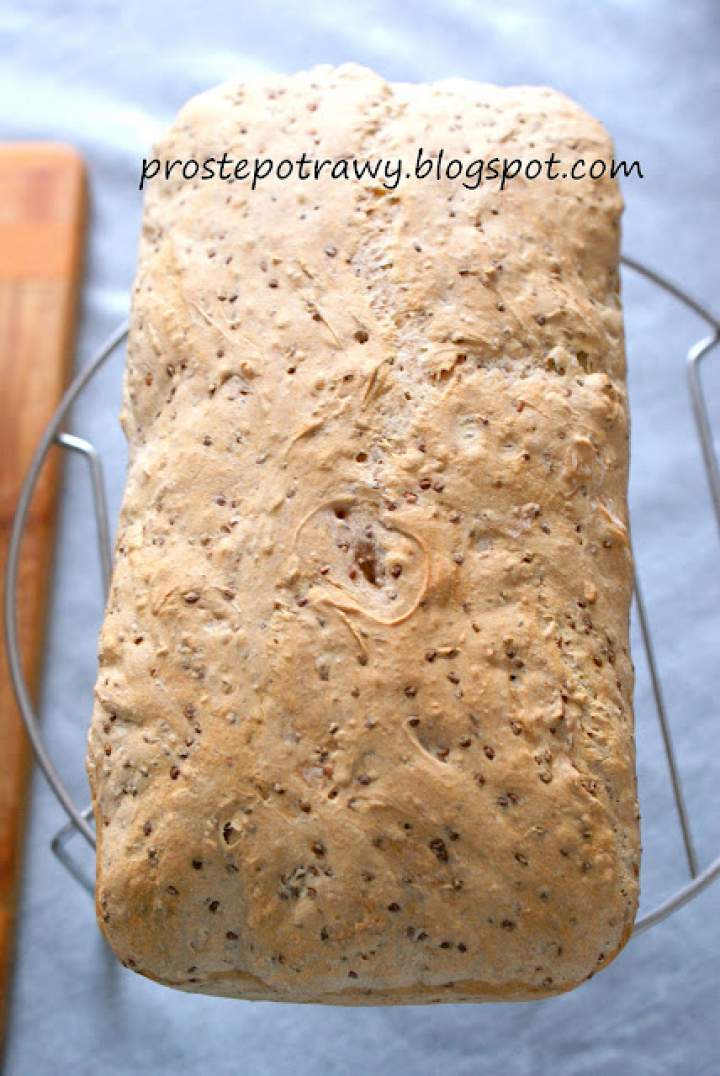 Chleb orkiszowy z nasionami chia