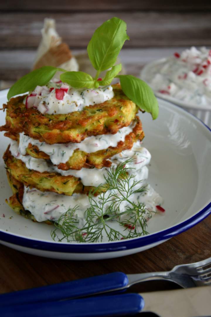 Cukiniowe placki z serem halloumi