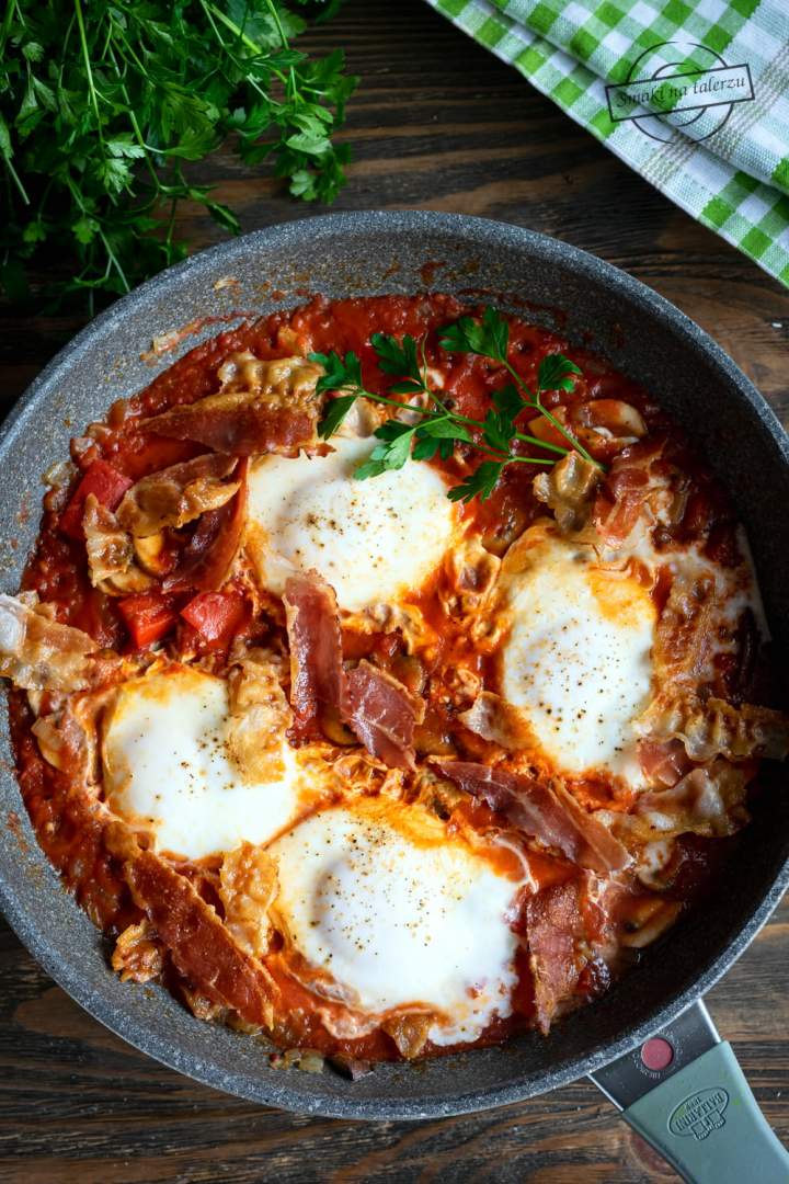 Szakszuka z pieczarkami