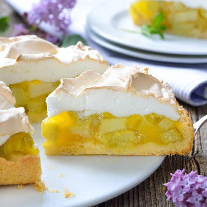 Ciasto z rabarbarem i bezą