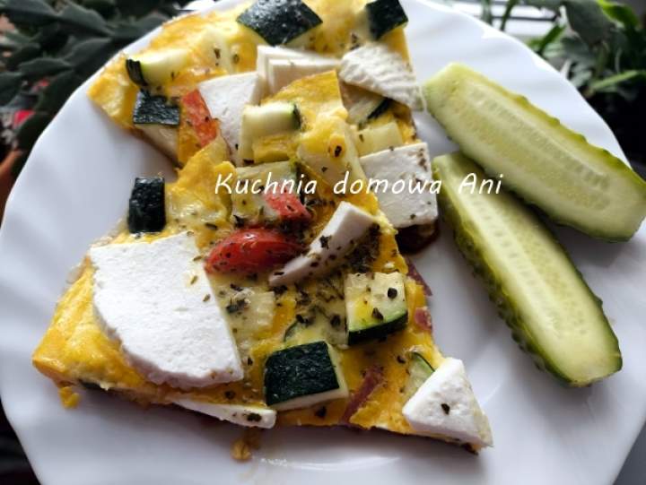 Omlet z serkiem włoskim i cukinią