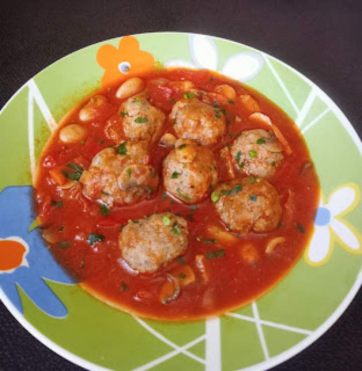 Zupa klopsikowa z fasolką