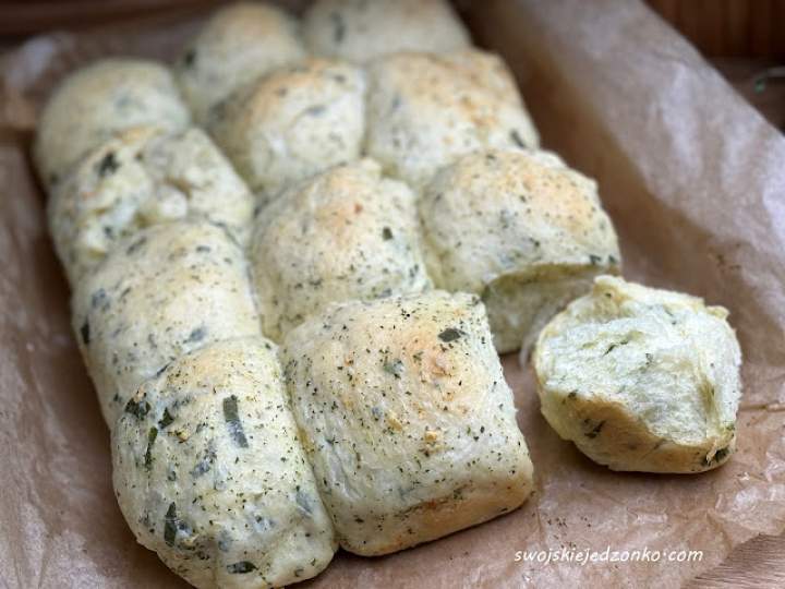Bułeczki czosnkowo -ziołowe
