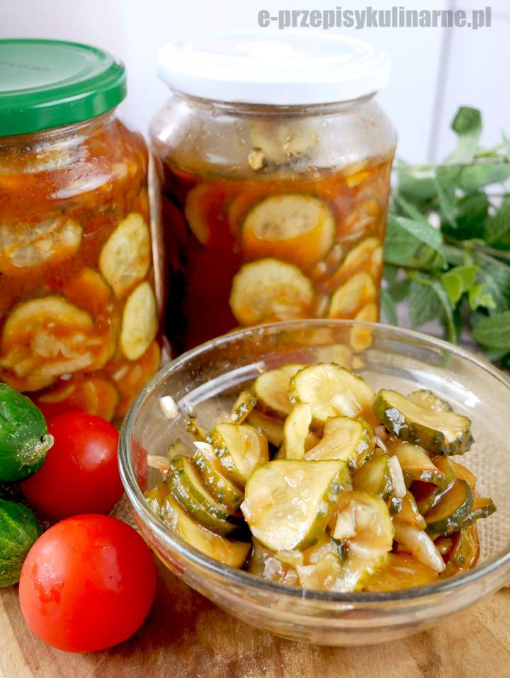 Słoikowy hit: ogórki z przecierem i cebulką