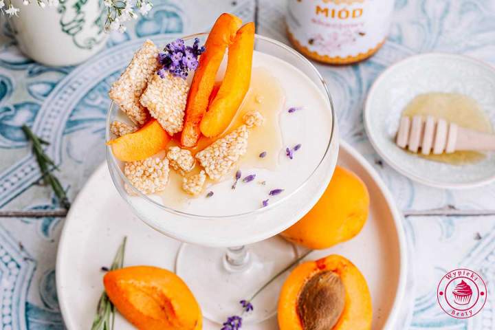 Miodowa panna cotta