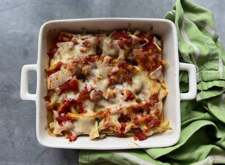 Zapiekana fasolka szparagowa z passatą i serem. Genialna w smaku i w prostocie przygotowania!