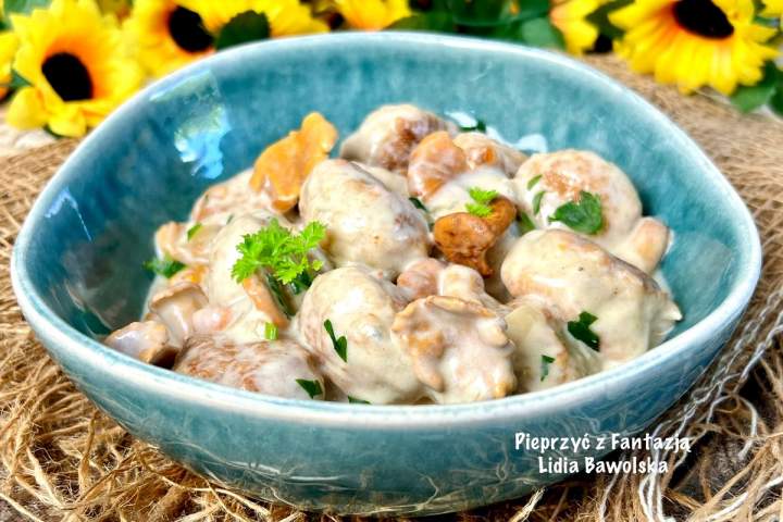 Klopsiki drobiowe w sosie kurkowym