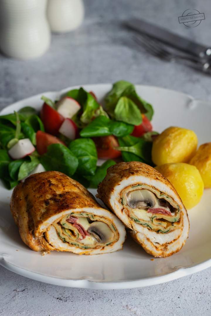 Roladki drobiowe z naleśnikiem, pieczarką i serem