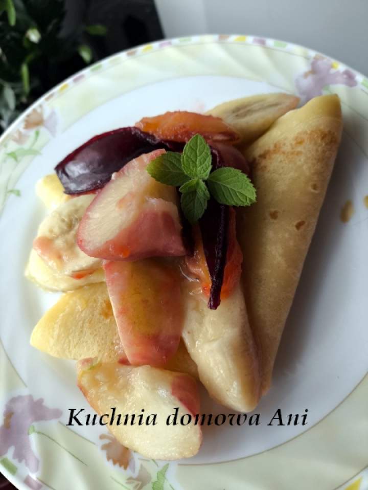 Naleśniki z karmelizowanymi owocami