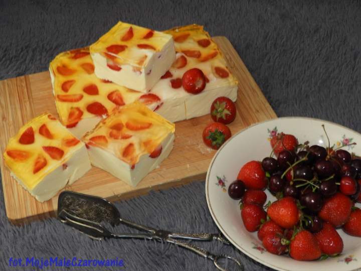 Pianka mango z truskawkami