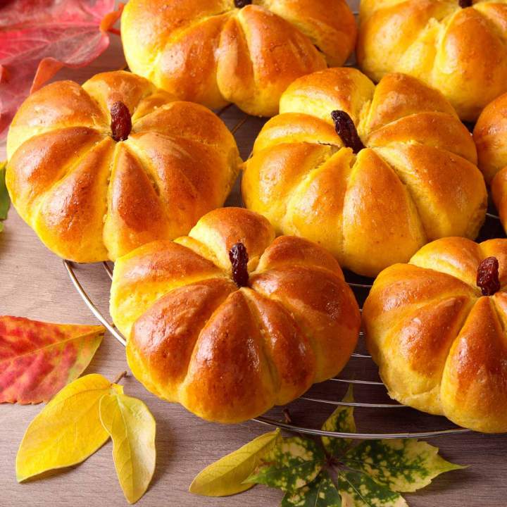 Bułeczki dyniowe – puszyste pieczywo o jesiennym aromacie