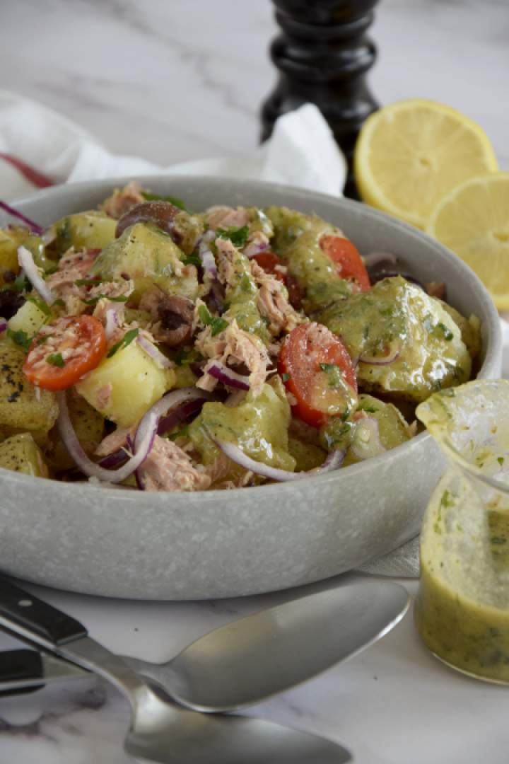 Ziemniaczana sałatka z tuńczykiem