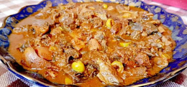 Tkalya – klasyczna marokańska potrawa z podrobów z kiszonymi cytrynami i oliwkami