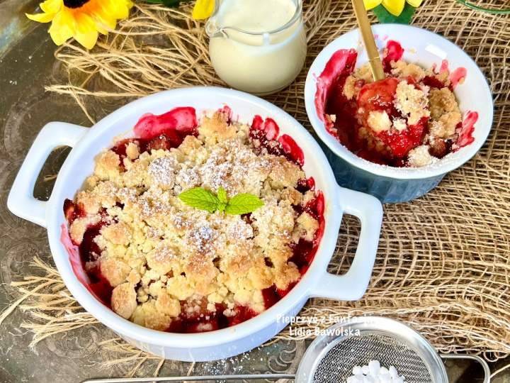 Crumble śliwkowe – śliwki pod kruszonką, szybki deser na jesień