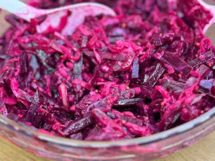 Sałatka z pieczonych buraczków i jabłka