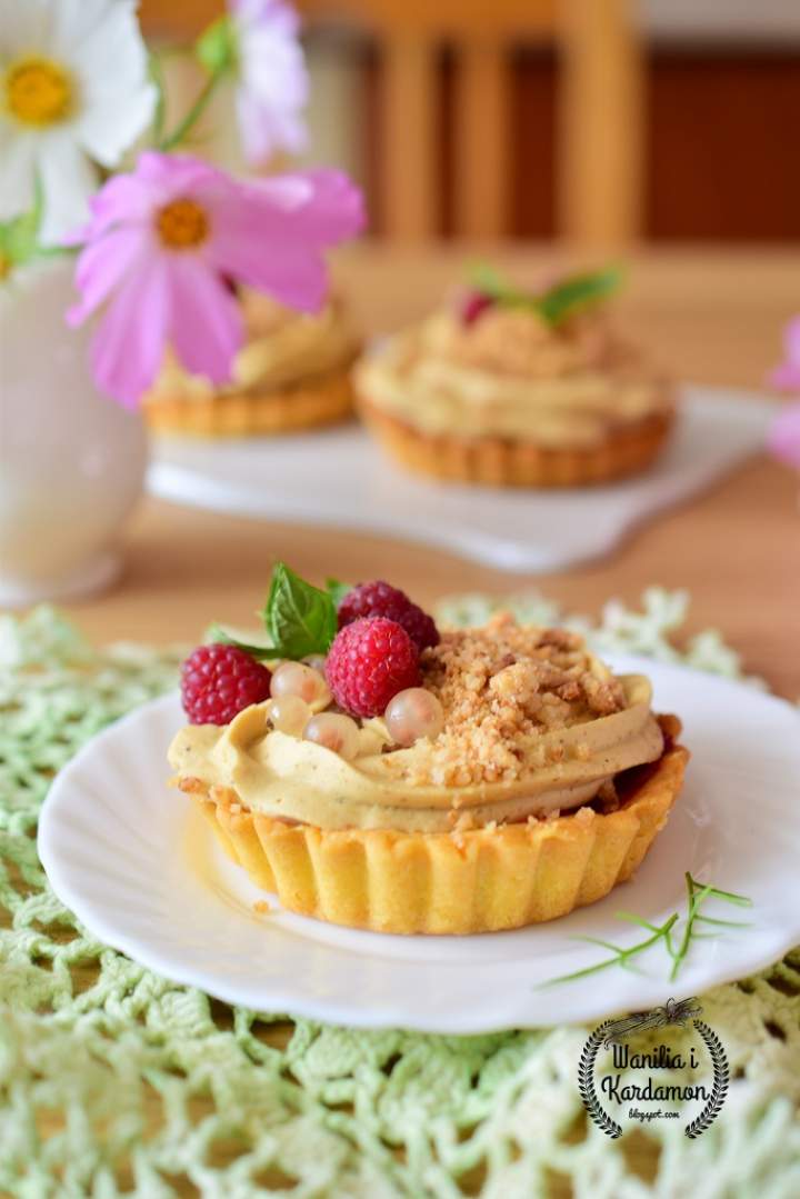 Kruche tartaletki malinowo- pistacjowe