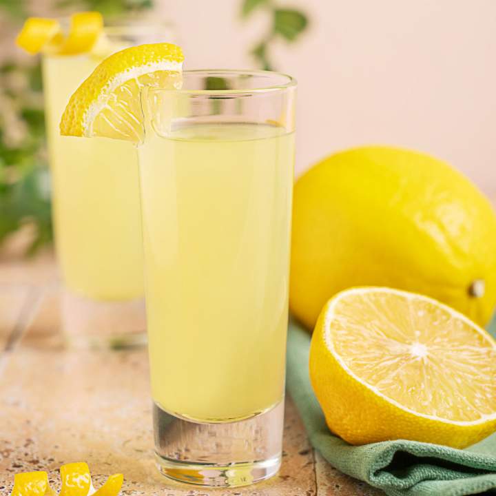 Domowa cytrynówka – nalewka z cytryn