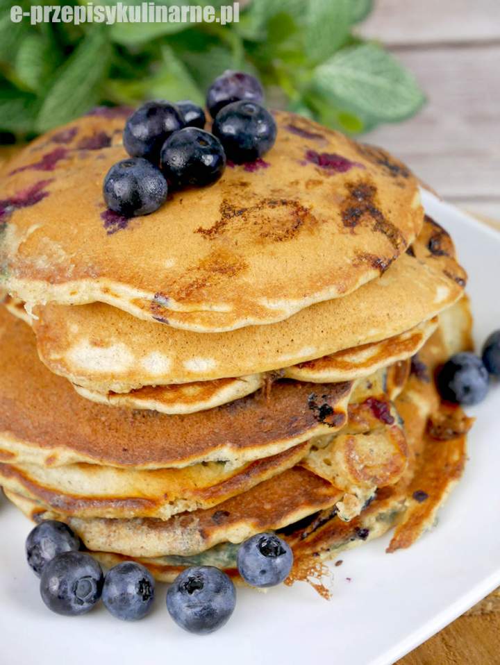 Delikatne placuszki z borówkami – szybki i prosty przepis