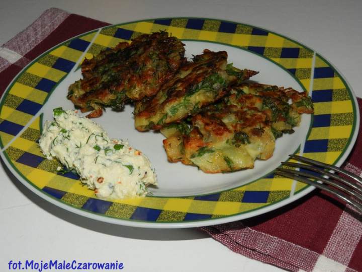 Placuszki porowe  z sosem ziołowym