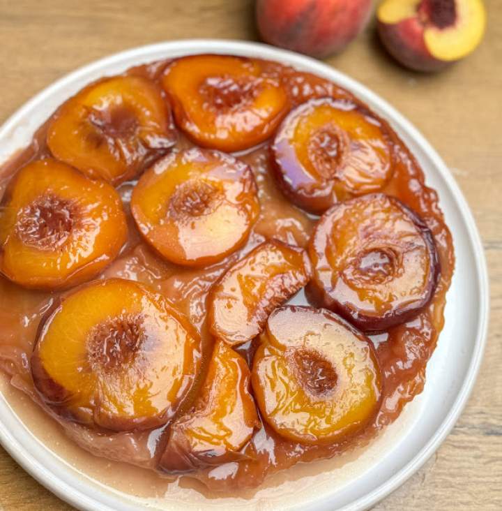 Upside down cake – pyszny deser z brzoskwiniami