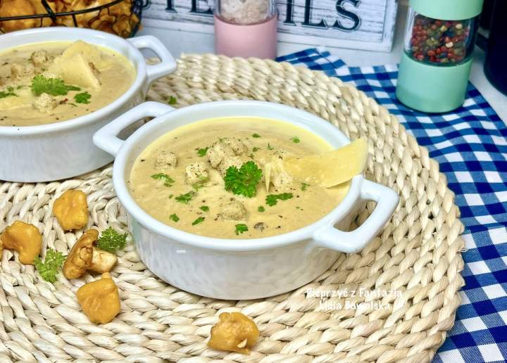 Krem z kurek – puszysta i aromatyczna zupa kurkowa