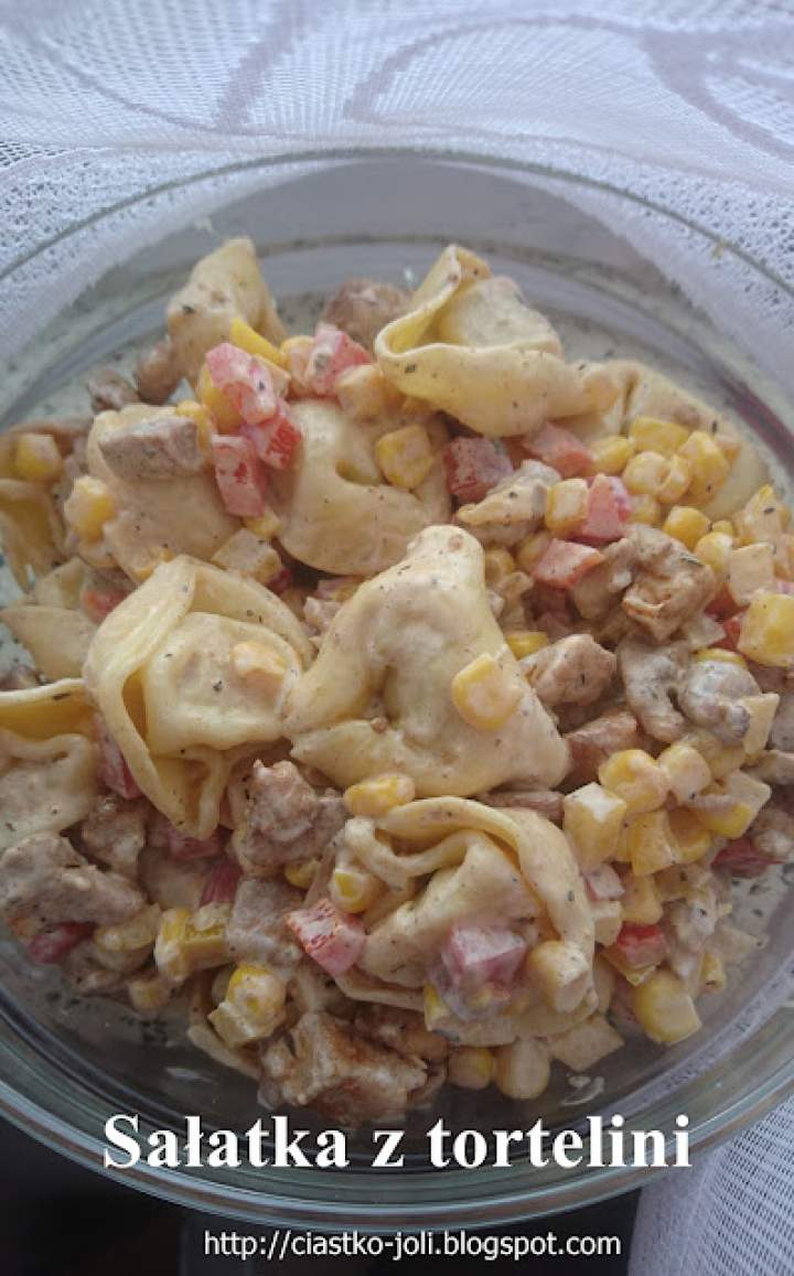 Sałatka z tortellini i kurczakiem gyros