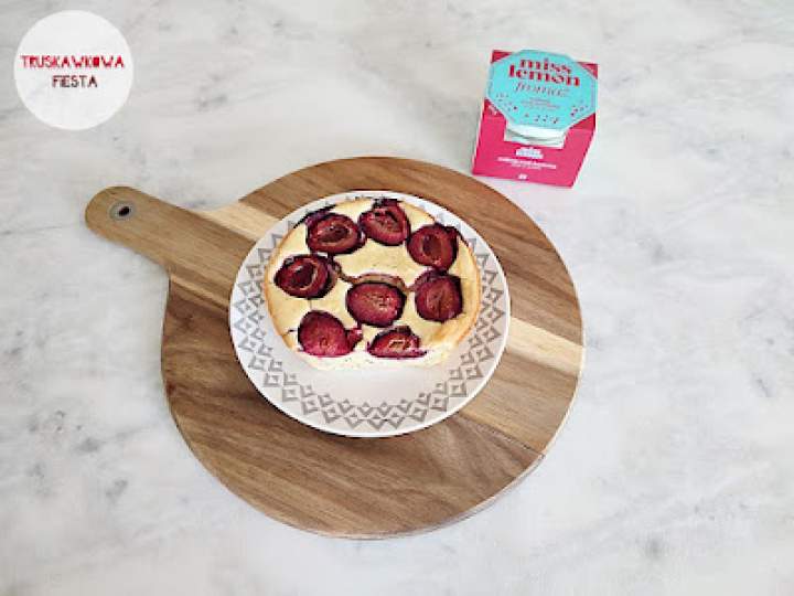 Serniczek makowo-sezamowy ze śliwkami