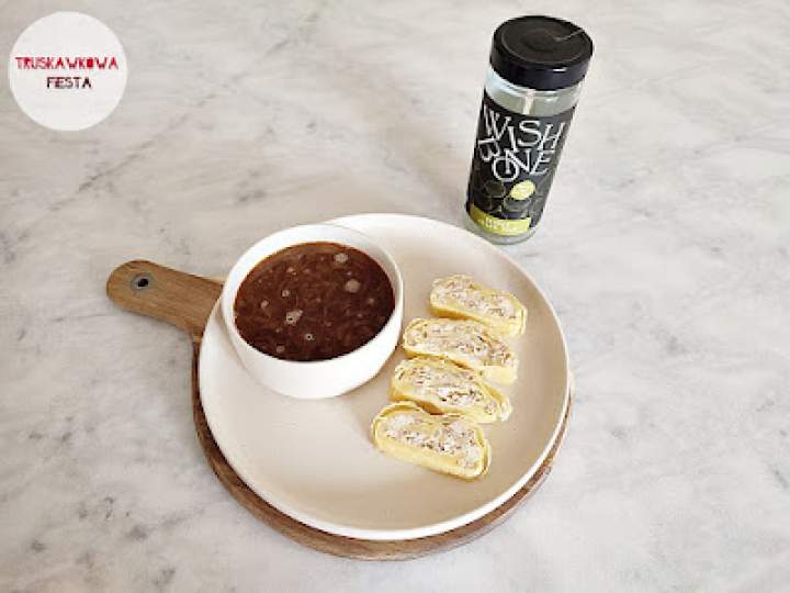 Francuska zupa cebulowa z roladkami nadziane twarogiem wędzonym i cebulą