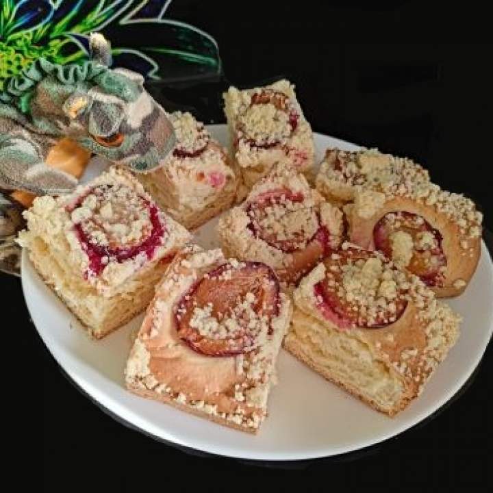 Ciasto drożdżowe ze śliwkami z kruszonką