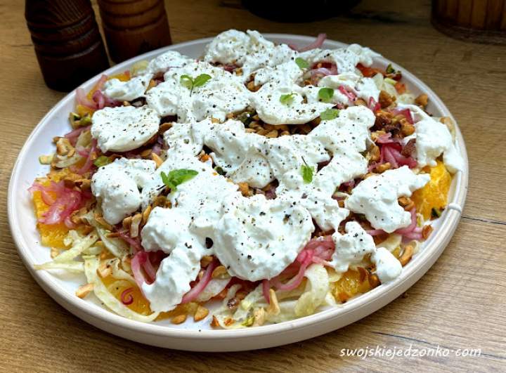 Sałatka z koprem włoskim i burratą