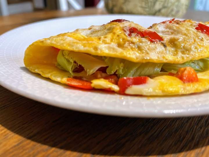 Omlet z chorizo, papryką i parmezanem. Po prostu rozpływa się w ustach! :)