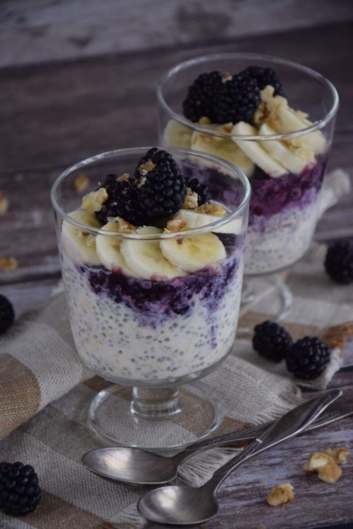 Waniliowa proteinowa owsianka z jeżynami