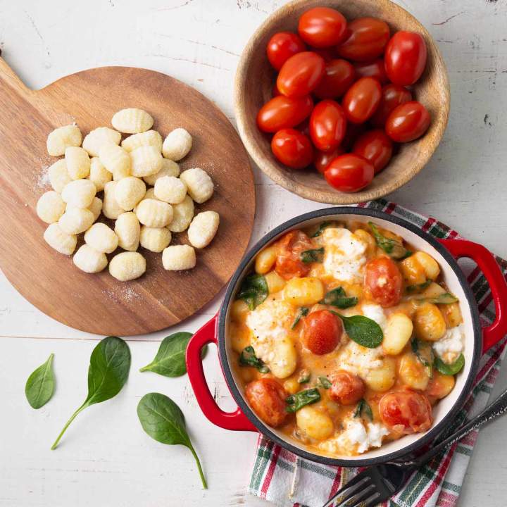 Gnocchi z pomidorkami, szpinakiem i mozarellą