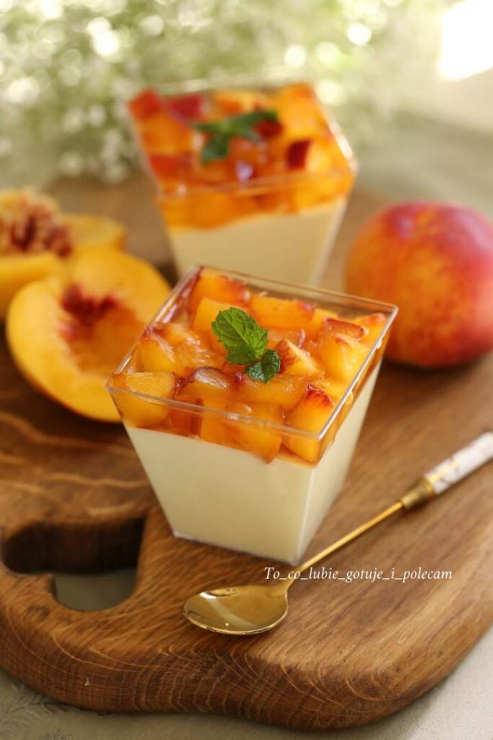 Mini serniczki z owocami