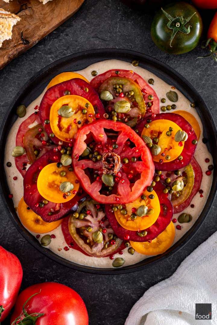 Tomato tonnato – sałatka z pomidorów w sosie tuńczykowym