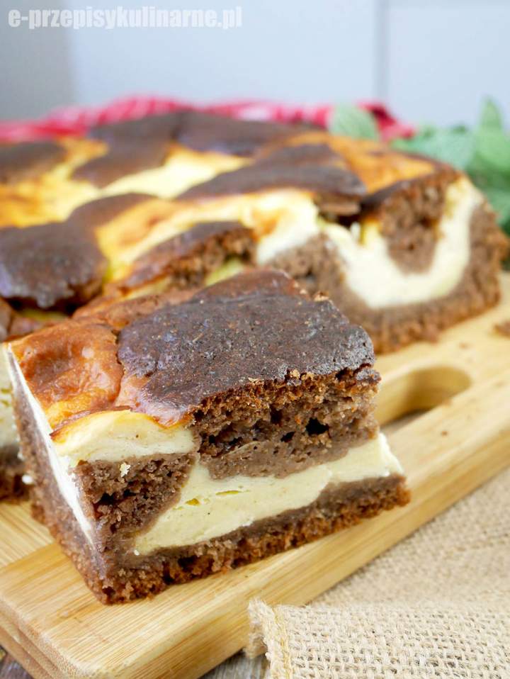 Sernik łaciaty z ciastem czekoladowym – zawsze się udaje